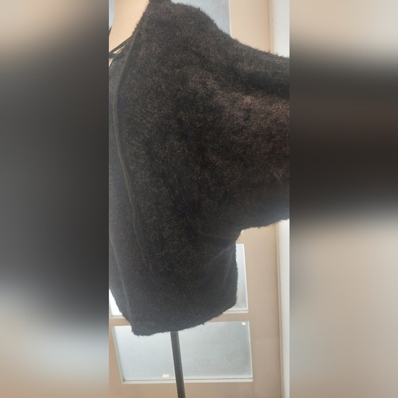 Elegant Black V-Neck Sweater - Picture 5 of 9